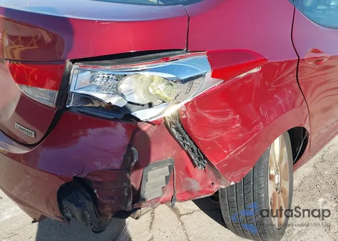 2013 Hyundai Elantra Limited z USA, uszkodzony, nr VIN 5NPDH4AE6DH229562